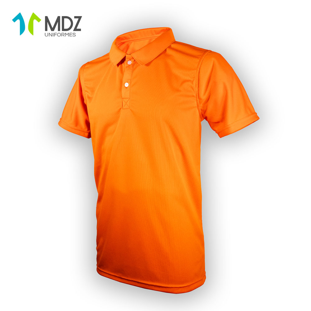 combinar playera naranja hombre