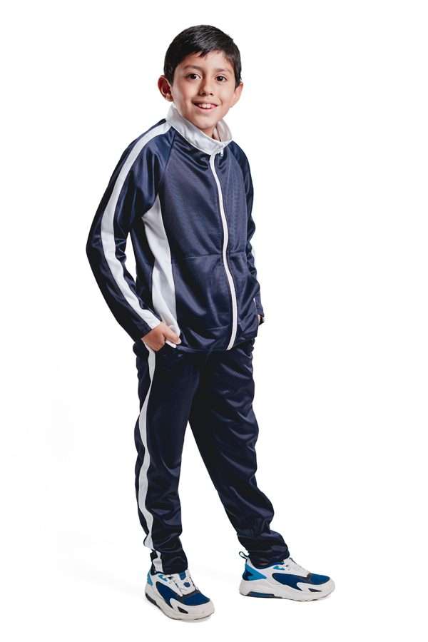 Conjunto escolar deportivo azul marino modelo 02 niño - Imagen 4