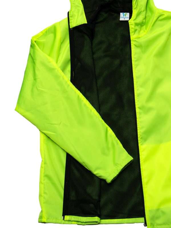 Chamarra rompevientos con gorro color amarillo neón - Imagen 2