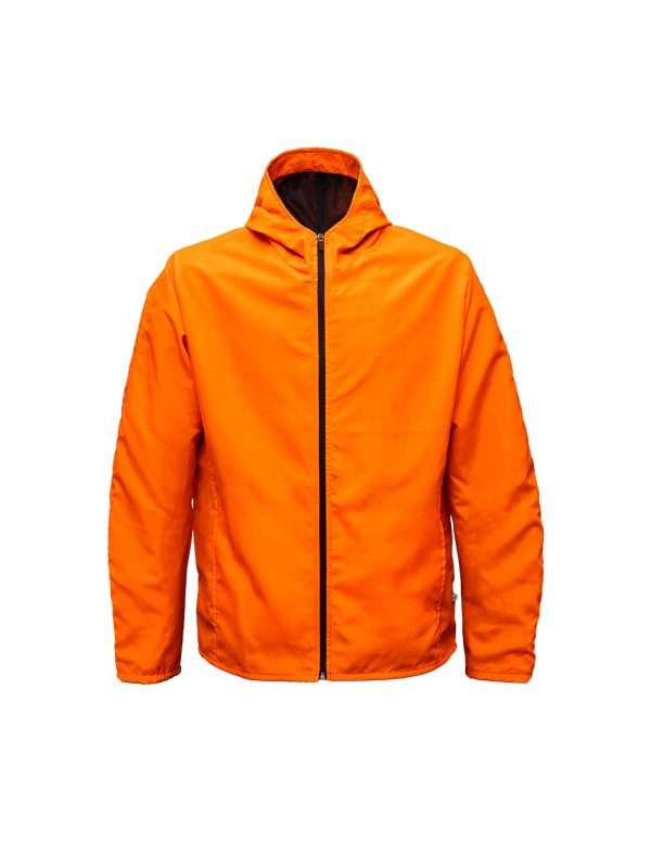 Chamarra rompevientos con gorro color naranja neón