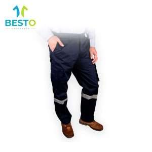 Pantalón azul marino tipo cargo con reflejante