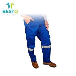 Pantalón azul rey tipo cargo con reflejante