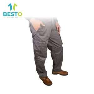 Pantalón gris tipo cargo